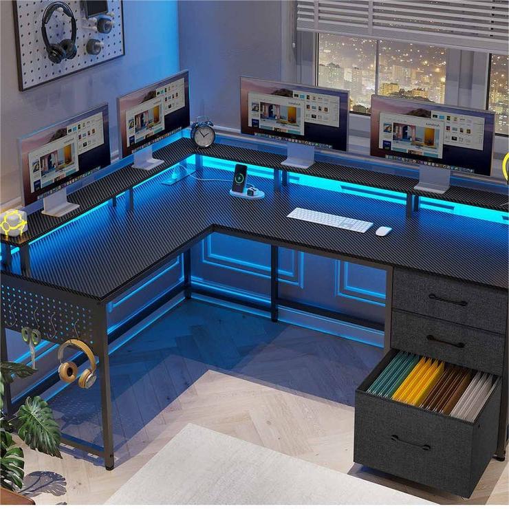 What are the advantages of carbon fiber gaming desks?